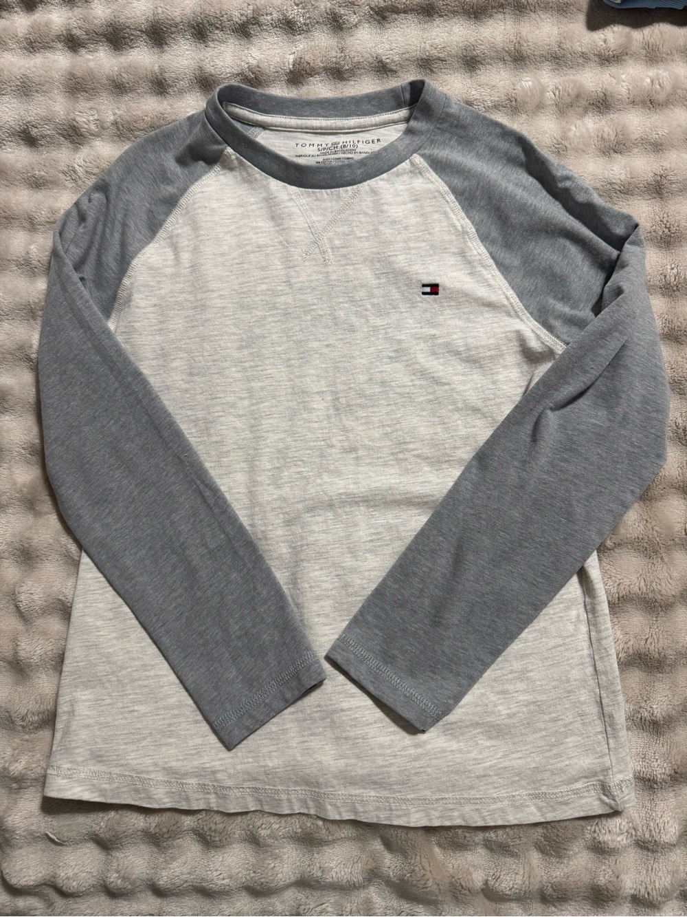 Tommy Hilfiger Kids Two-Tone Gray Raglan Long-Sleeve Tee